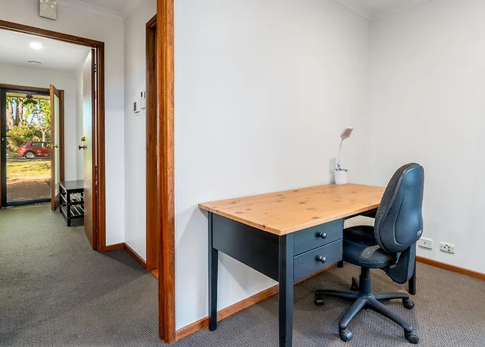 Spacious 2Br Home In Tranquil Leafy Neighborhood