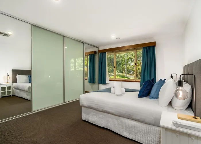 Spacious 2Br Home In Tranquil Leafy Neighborhood