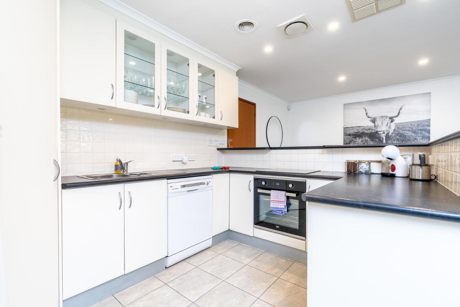Spacious 2br In Tranquil Leafy Neighborhood Holiday home Canberra